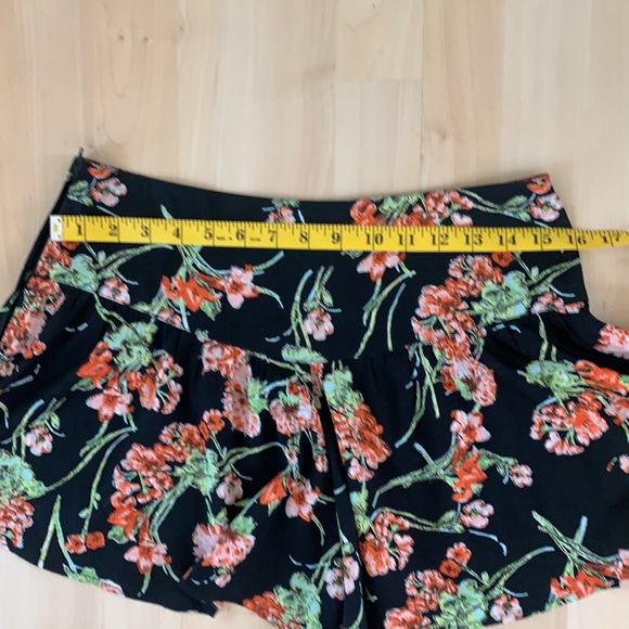 Band Of Gypsies Floral Print Shorts - Picture 4 of 9
